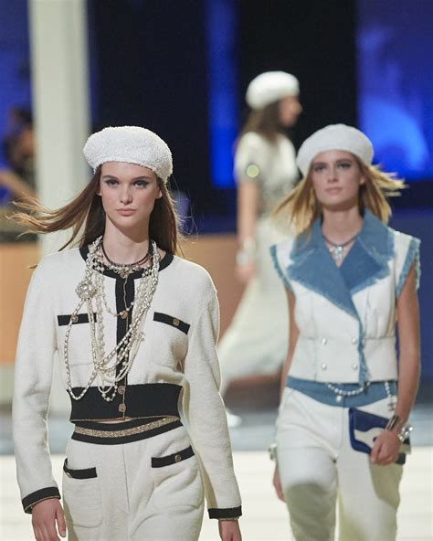 Le défilé Croisière 2018 de Chanel 